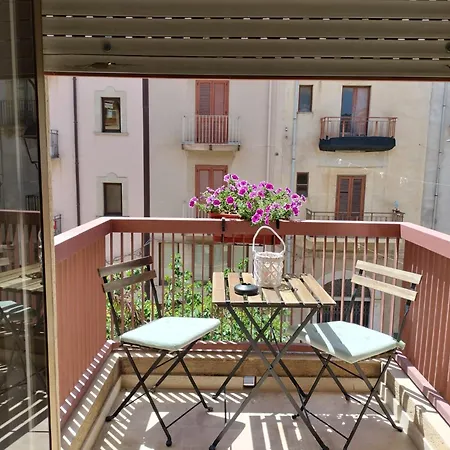 D&P Suites 1 Salemi Exterior photo